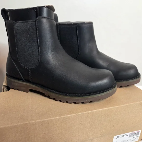 NWT UGG Kids Callum Ankle Boot Leather Chelsea Black, Size 2 - Picture 5 of 11